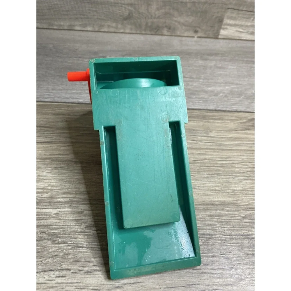 Vintage 1970s Fisher Price Little People Parking Garage Car Ramp Lift #930 Works